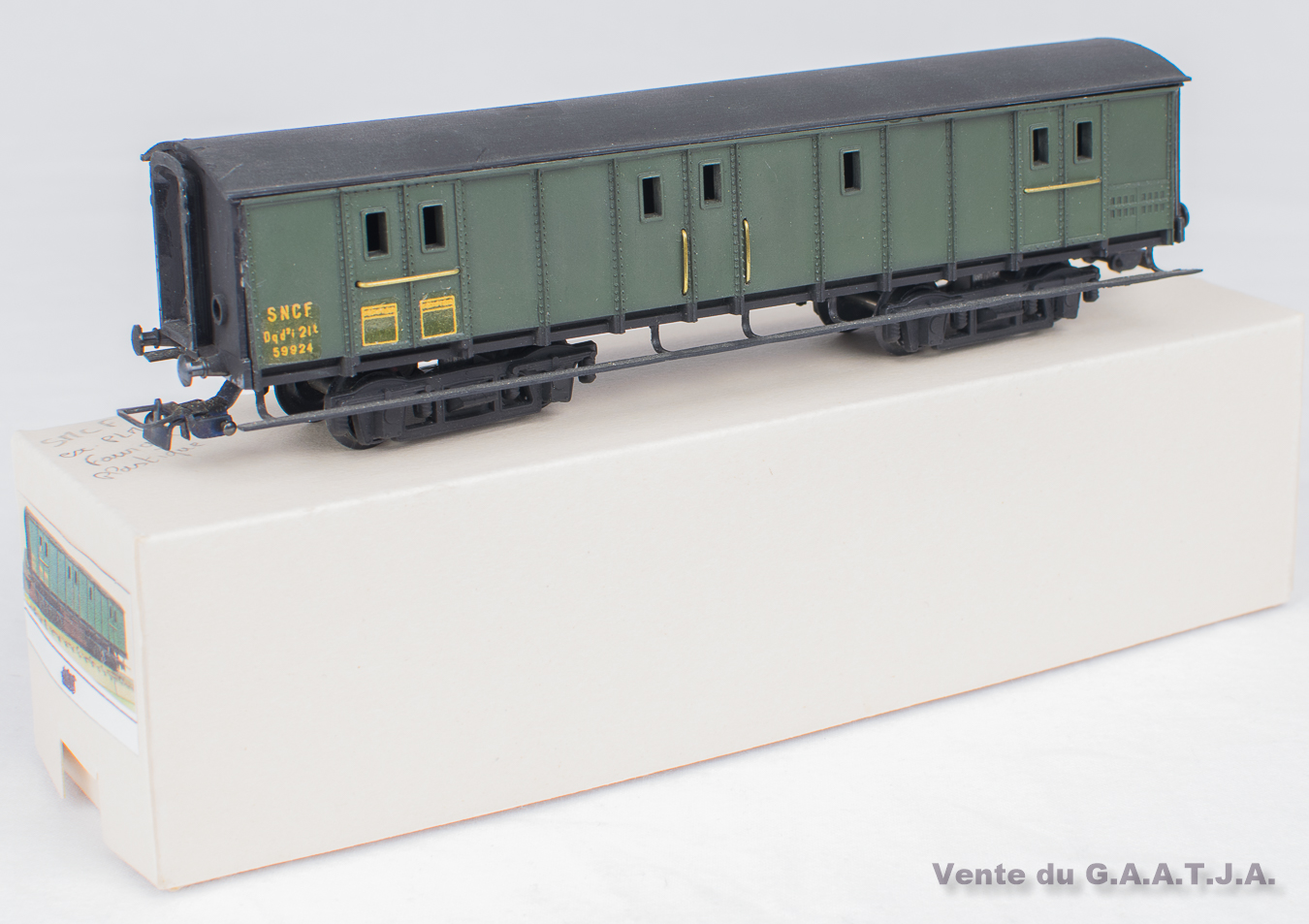 SMCF WAGON FOURGON De Queux Sncf Tres Bon Etat En Boite Ho EUR 27,00 SMCF WAGON FOURGON De Queux Sncf Tres Bon Etat En Boite Ho EUR 27,00